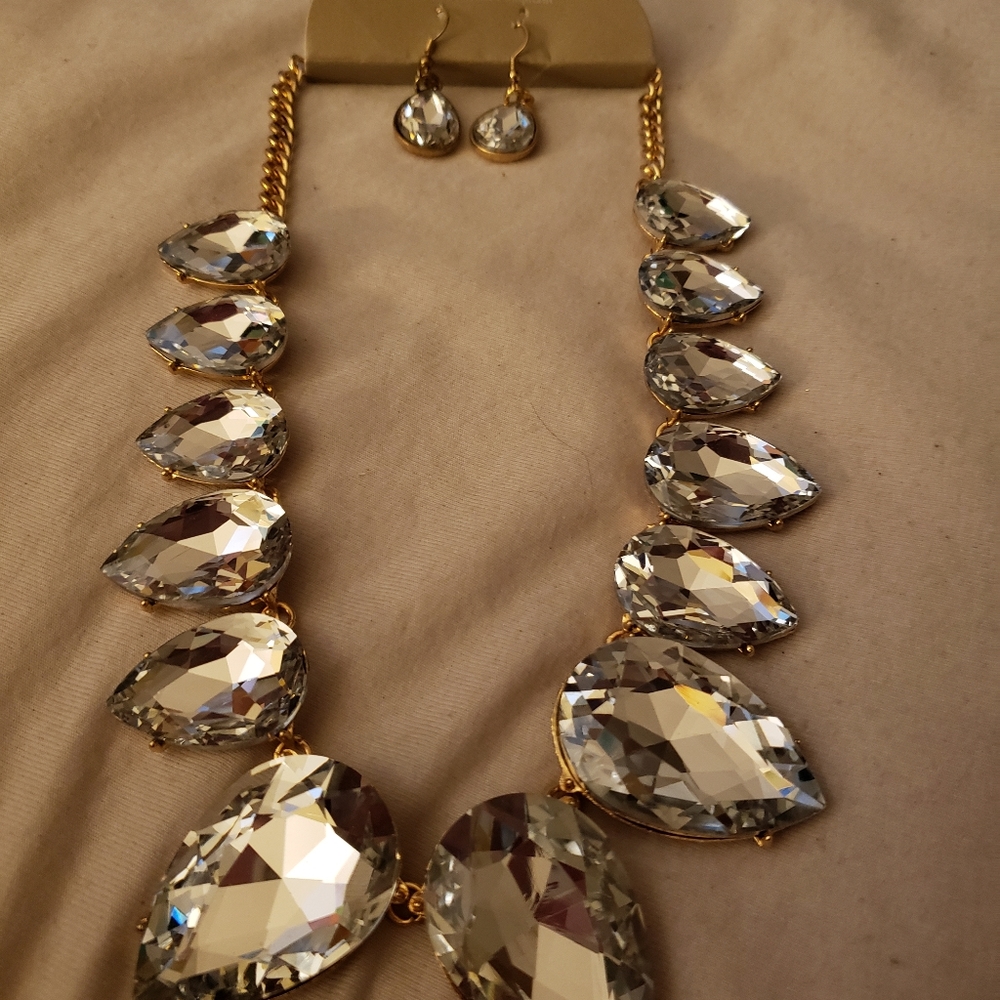 Magnificent Clear Rhinestone Necklace Earrings Set